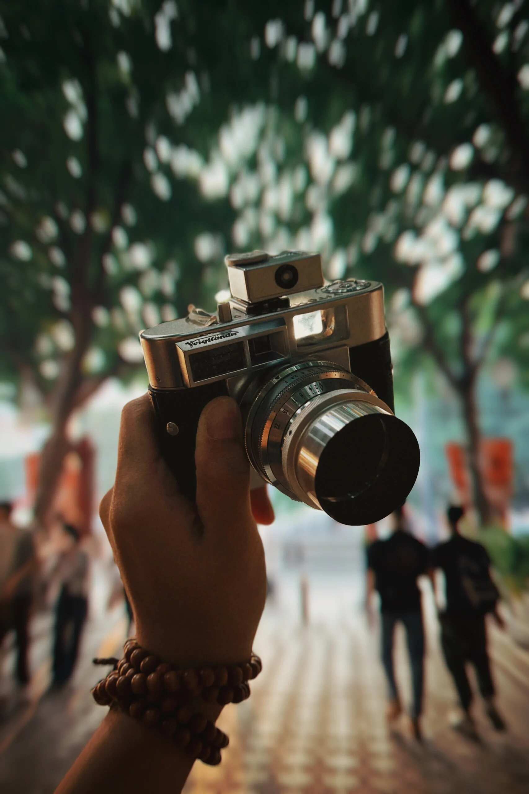 Voigtländer Vitomatic held in hand